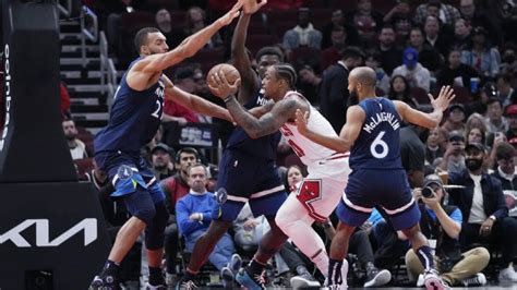 Edwards scores 19 points as Timberwolves finish preseason at 5-0 by beating Bulls 114-105